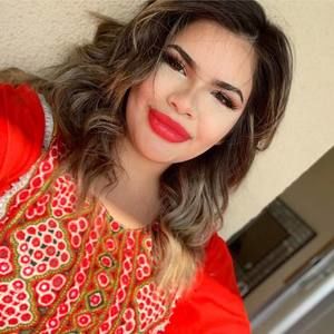 Meet your Posher, Yalda